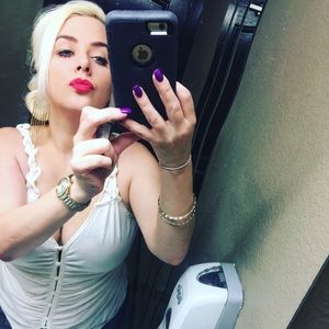 Meet your Posher, Gina